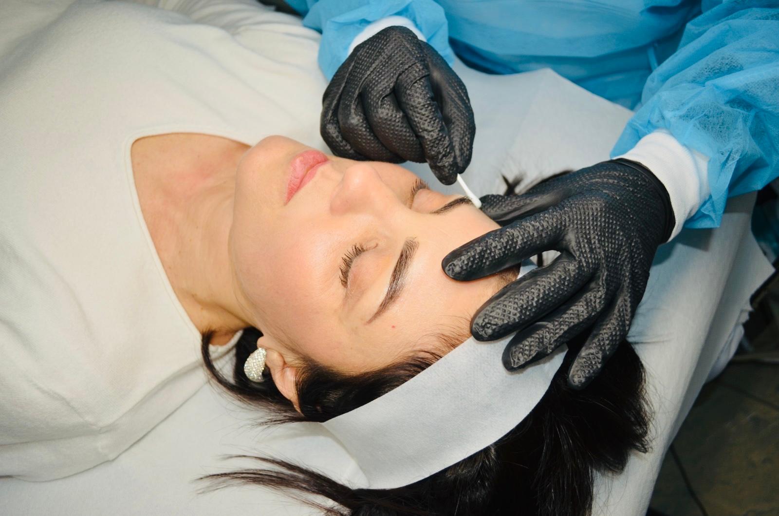 Trucco semipermanente sopracciglia